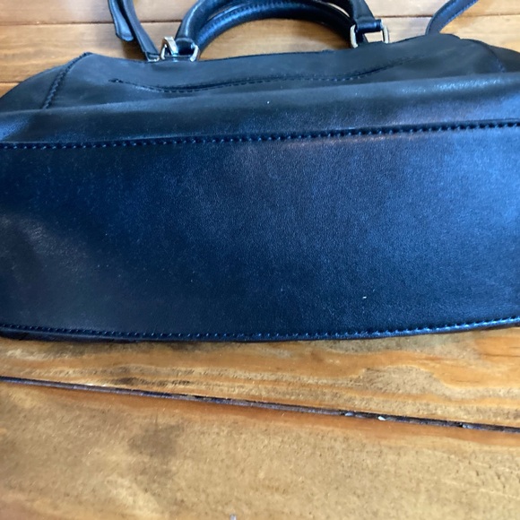 Cute Guess over the shoulder handbag - Picture 5 of 8